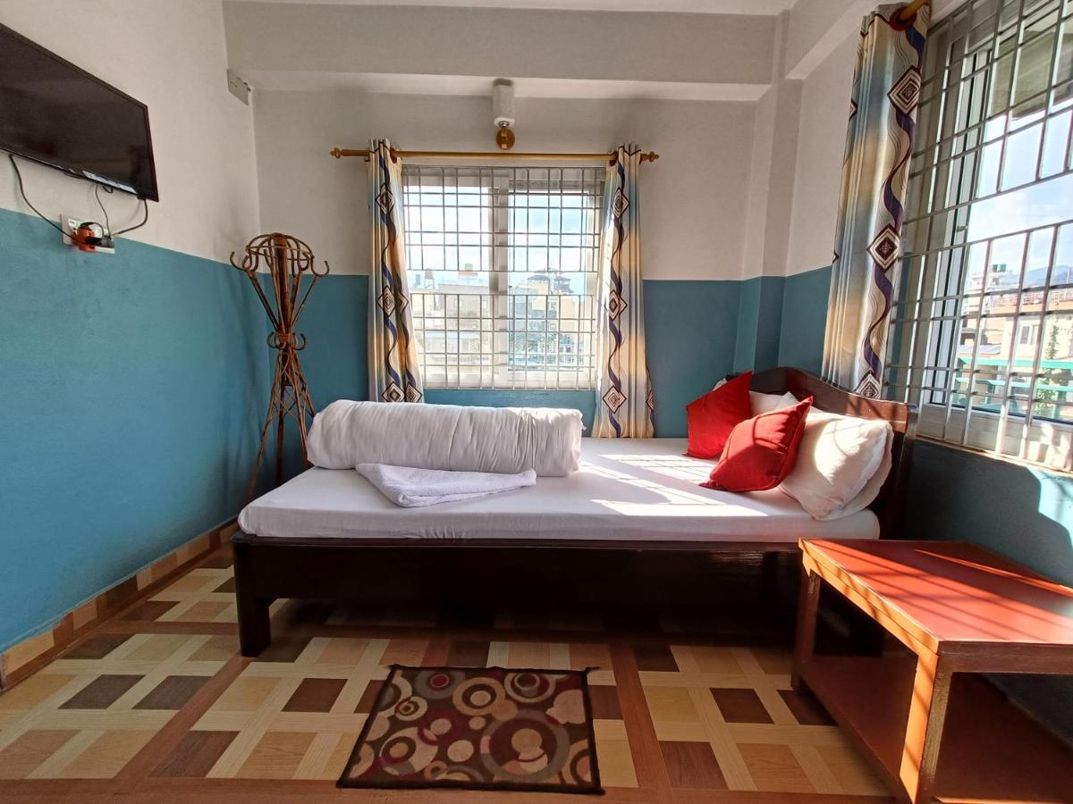R&R Guest House Pokhara Zewnętrze zdjęcie